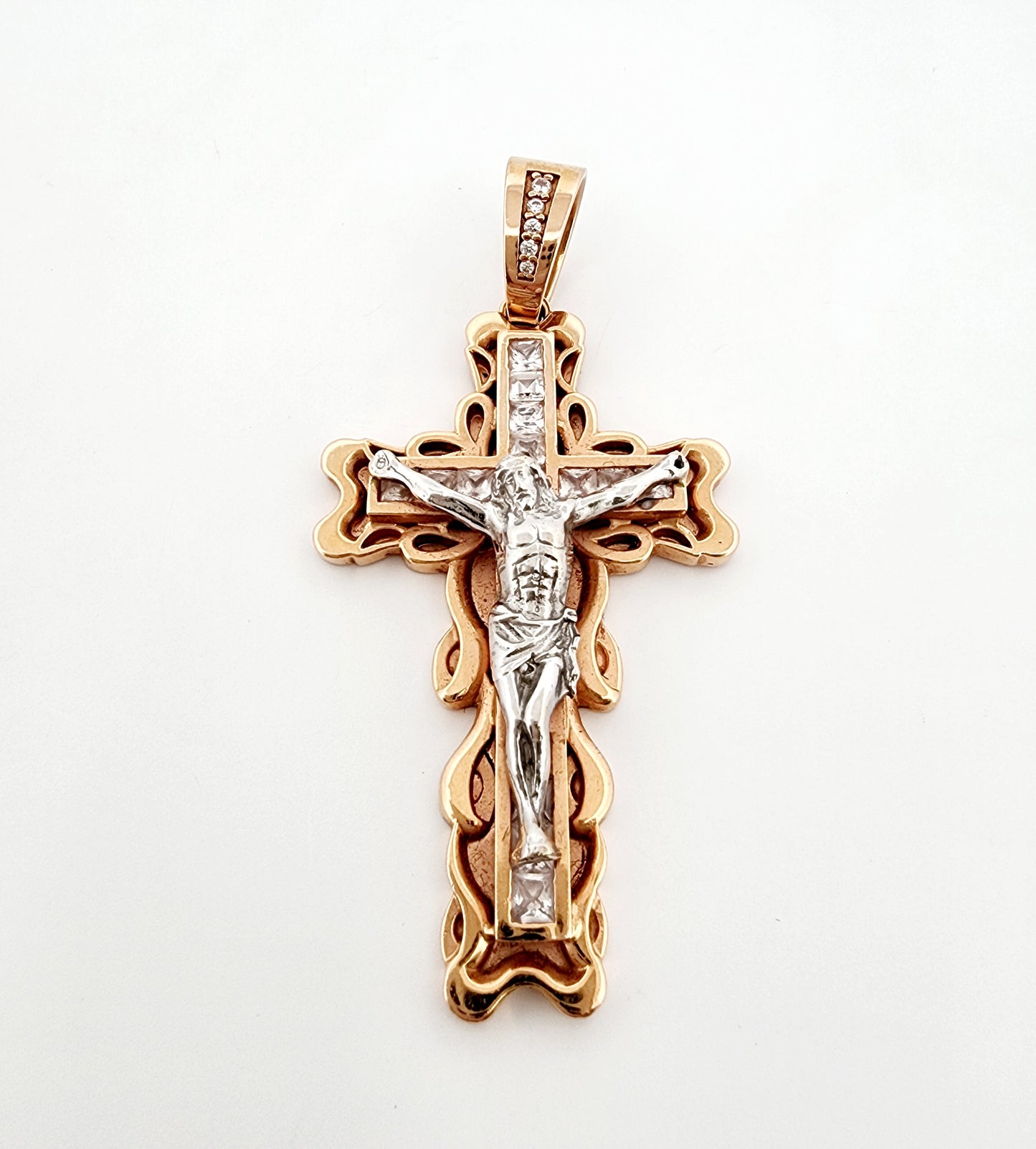 Dije de crucifijo 18k
